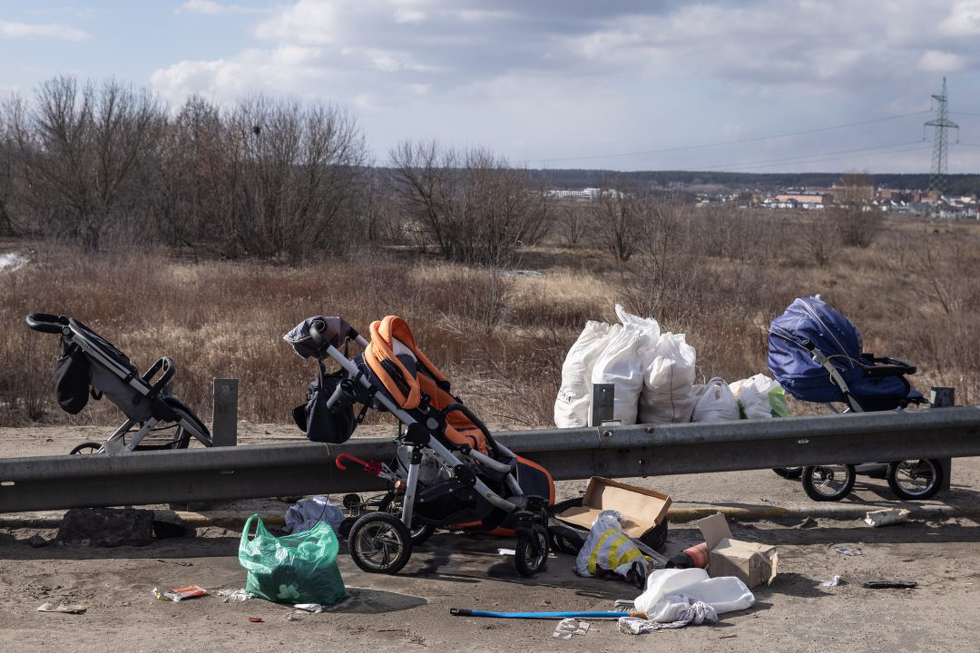 Civilians Continue To Flee Irpin Amid Calls For 'Humanitarian Corridors'