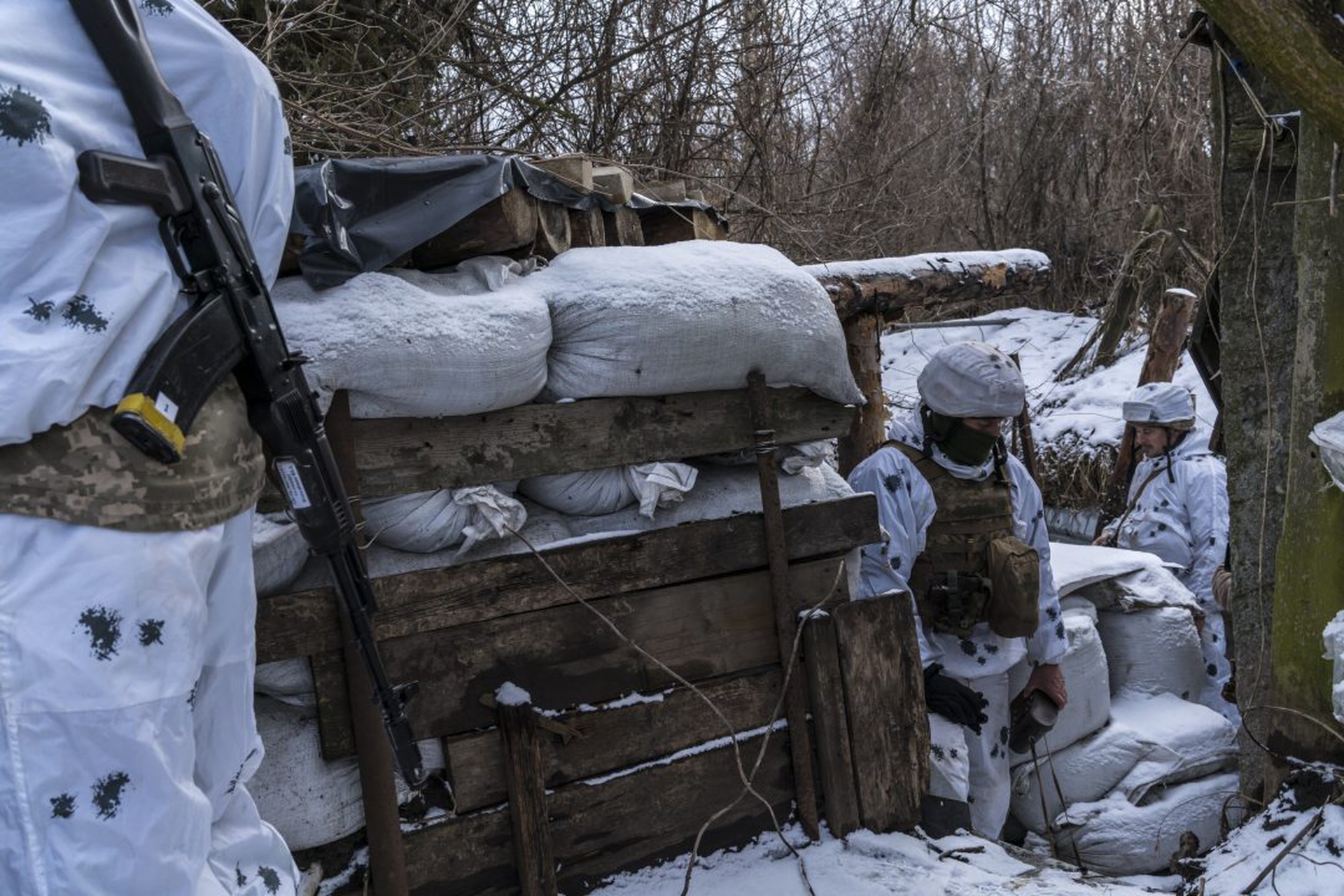 Talks To Defuse Russia-Ukraine Tensions Resolve Little