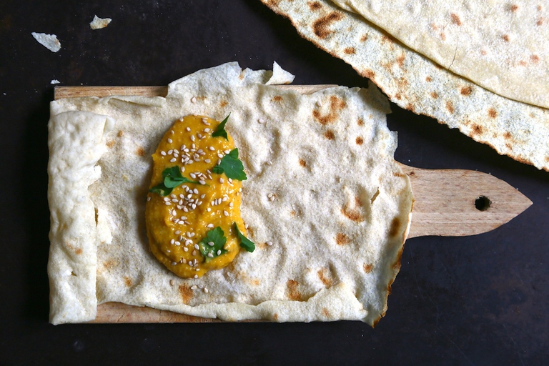 Carasau con hummus alla zucca
