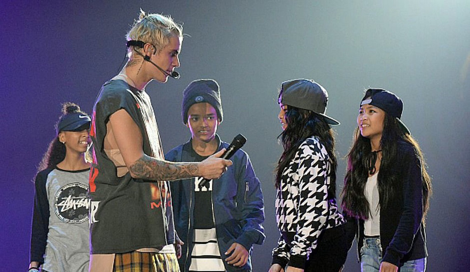 1 Justin Bieber invita sul palco bambini indiani durante il suo Purpose World Tour 2017