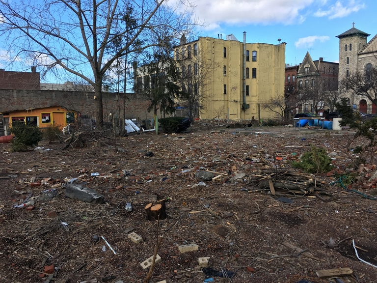 Area verde pubblica degradata