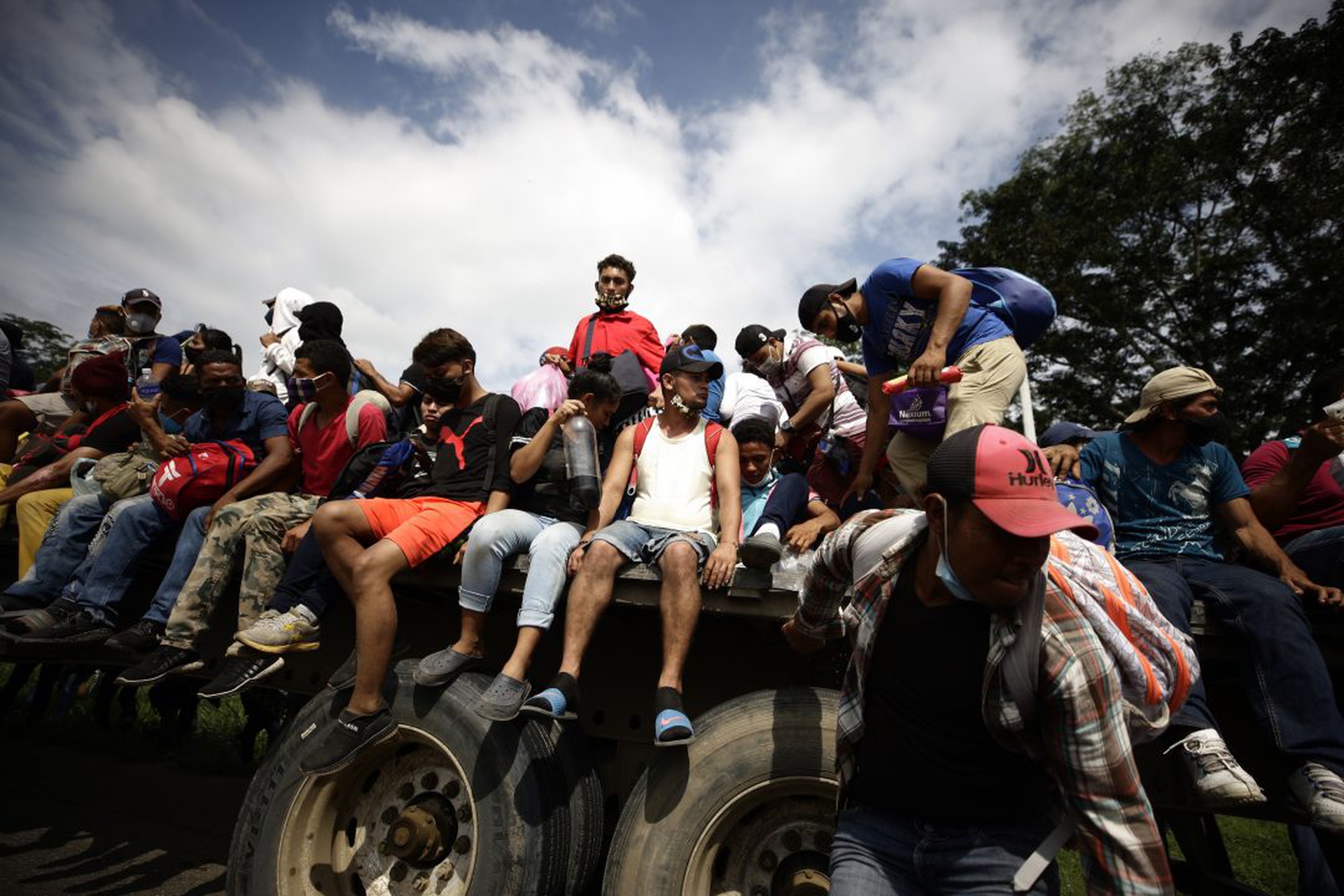 Una carovana di migliaia di migranti è stata bloccata con la forza in Guatemala