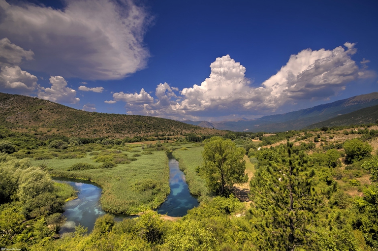 Il fiume Tirino limpidissimo nei pressi della sorgente a Capestrano © Franco di carlo/Il Bosso