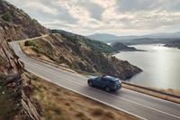 Tanto spazio, 7 posti e l’efficienza dell’ibrido: il maestoso Ford Explorer plug-in hybrid