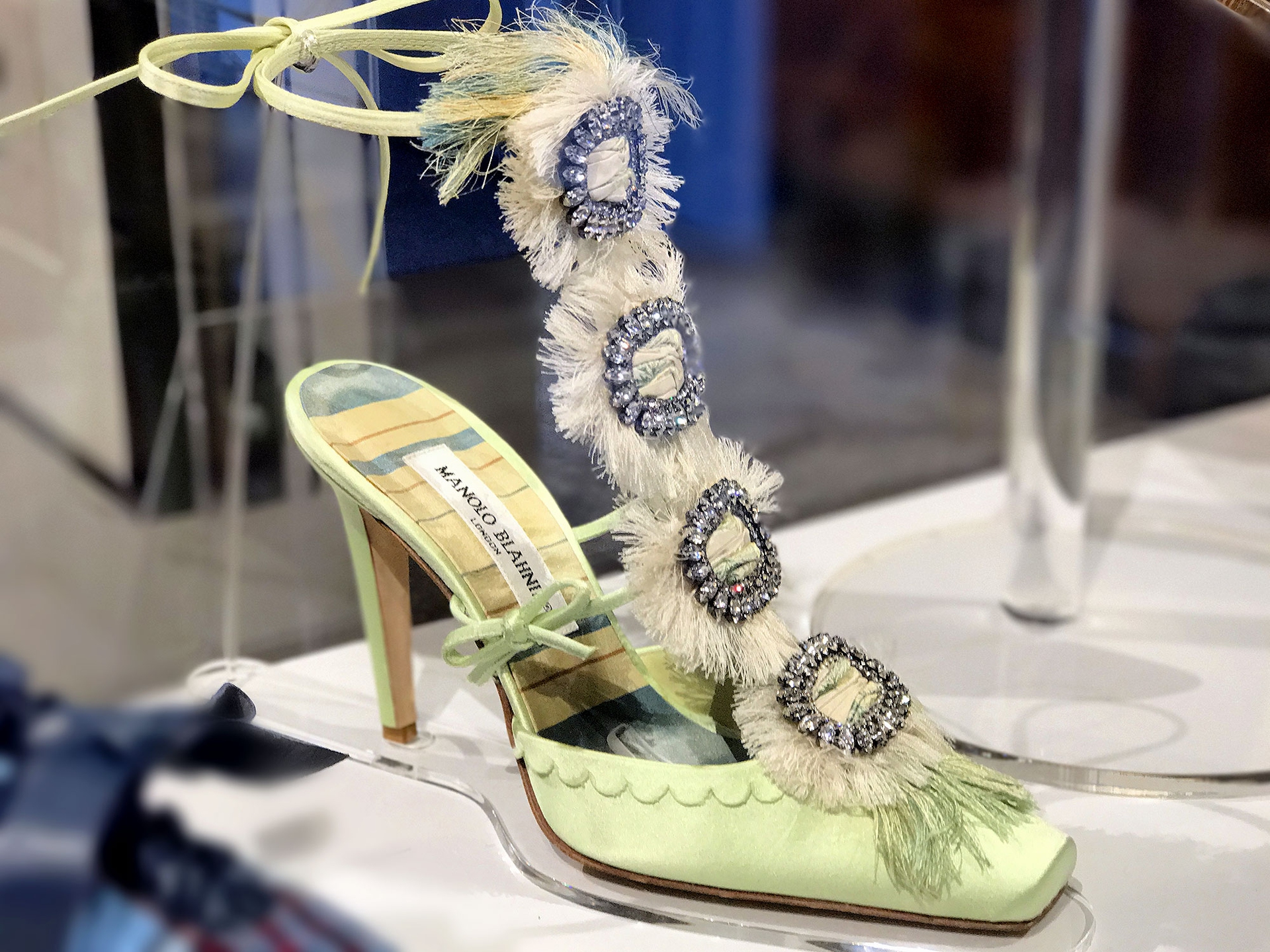 manolo-blahnik-2330-piuma-verde
