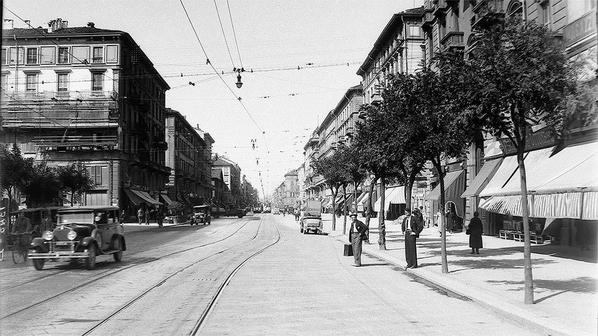 Piazze di Milano con gli alberi