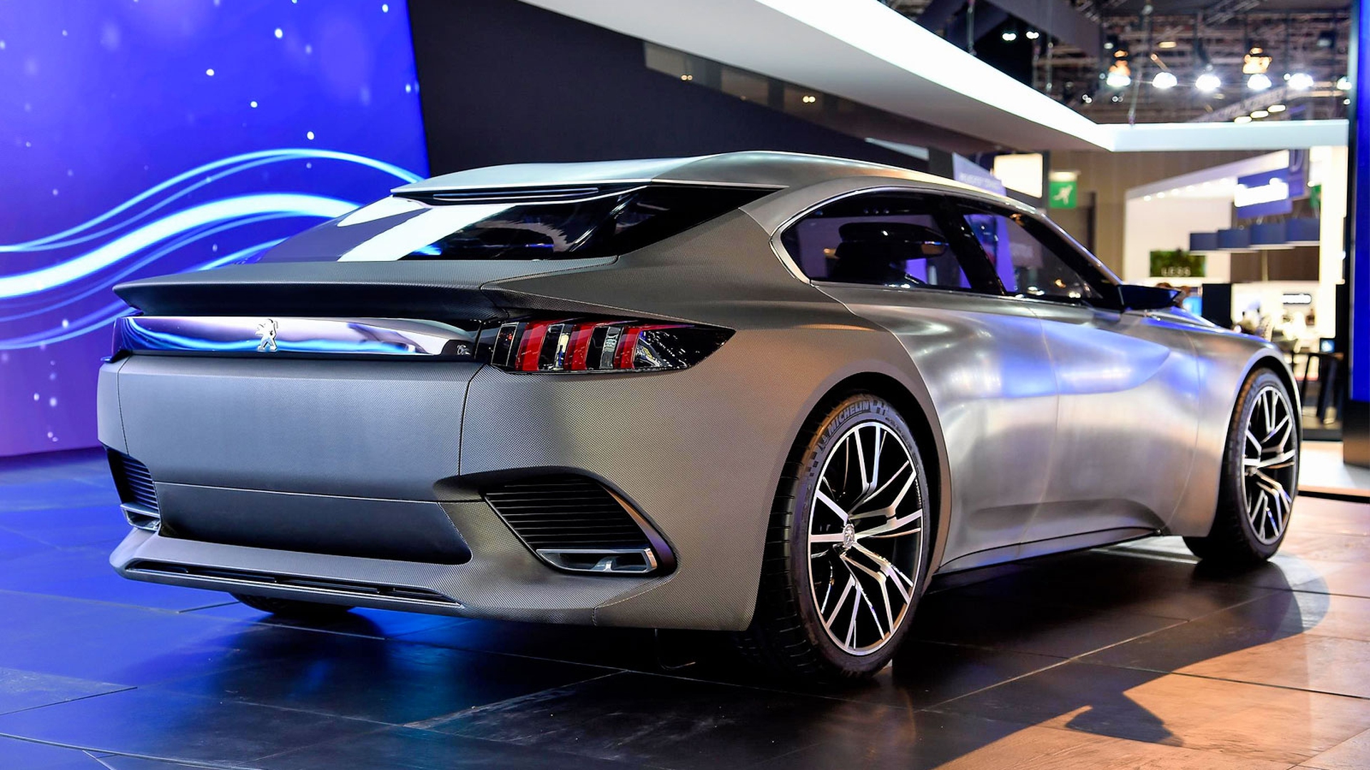 Brillano come stelle le auto elettriche e ibride al Motor Show di Parigi