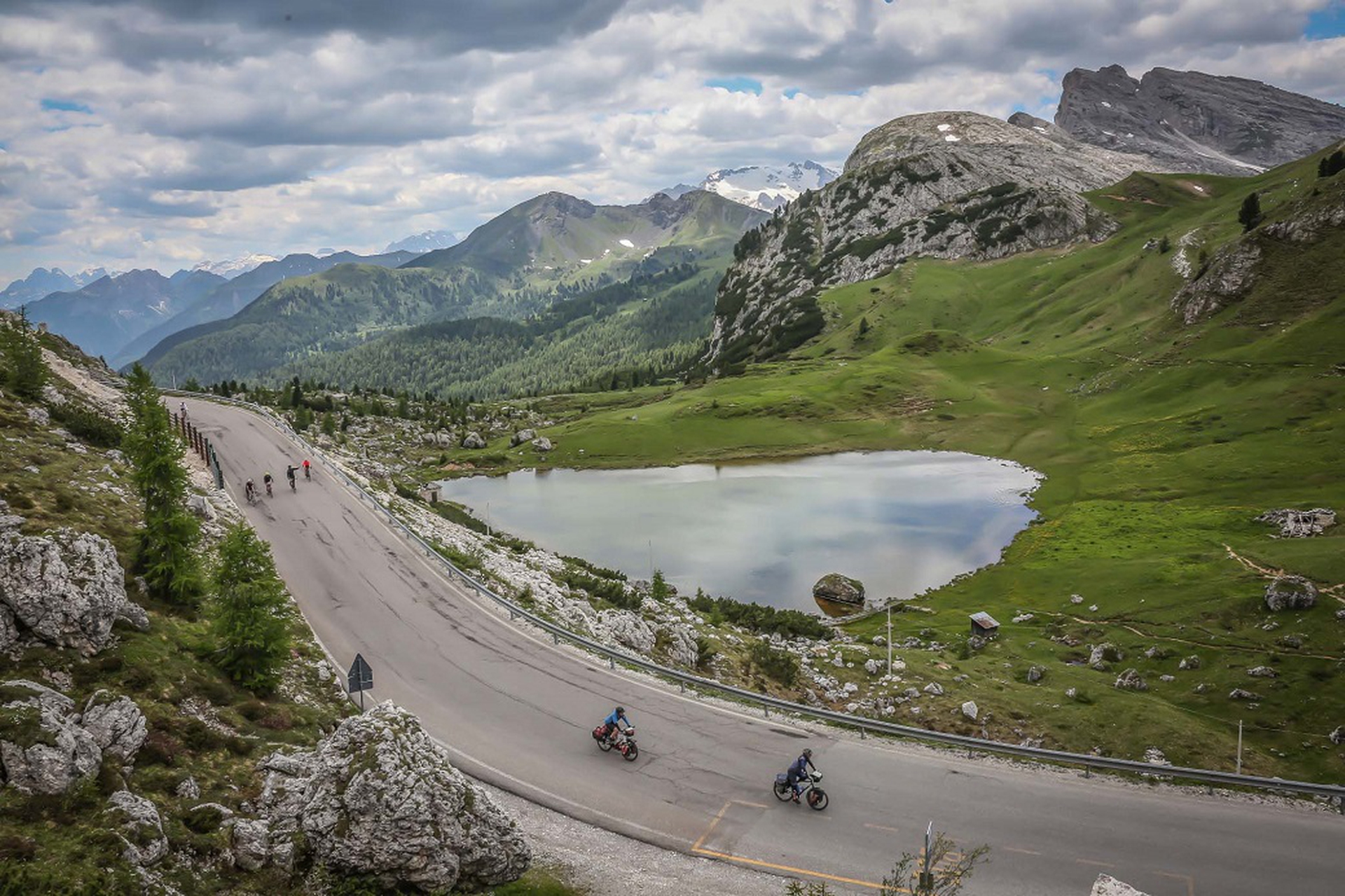 Dolomites bike day è la corsa ciclistica tra le Dolomiti e i suoi passi