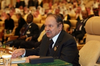 Algeria, il presidente Bouteflika si dimette dopo 20 anni al potere