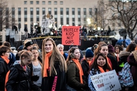 March for Our Lives 2018. A Washington e in tutto il mondo la prima marcia per la revisione della legge sulle armi