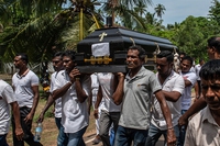 Cosa sappiamo finora degli attentati di Pasqua in Sri Lanka. Si celebrano oggi i primi funerali delle oltre 300 vittime