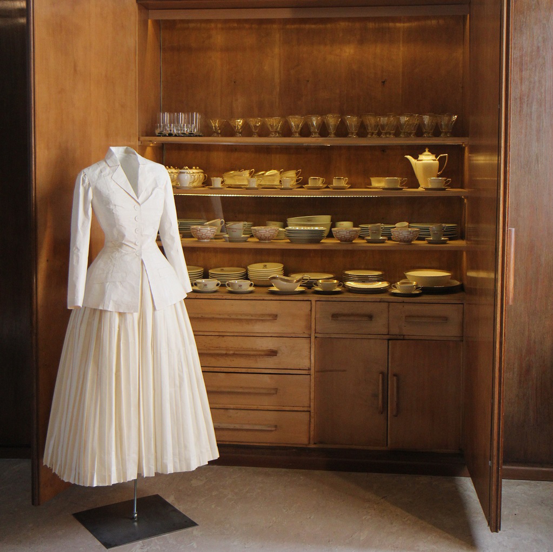 La collezione di abiti in carta alla Villa Necchi Campiglio