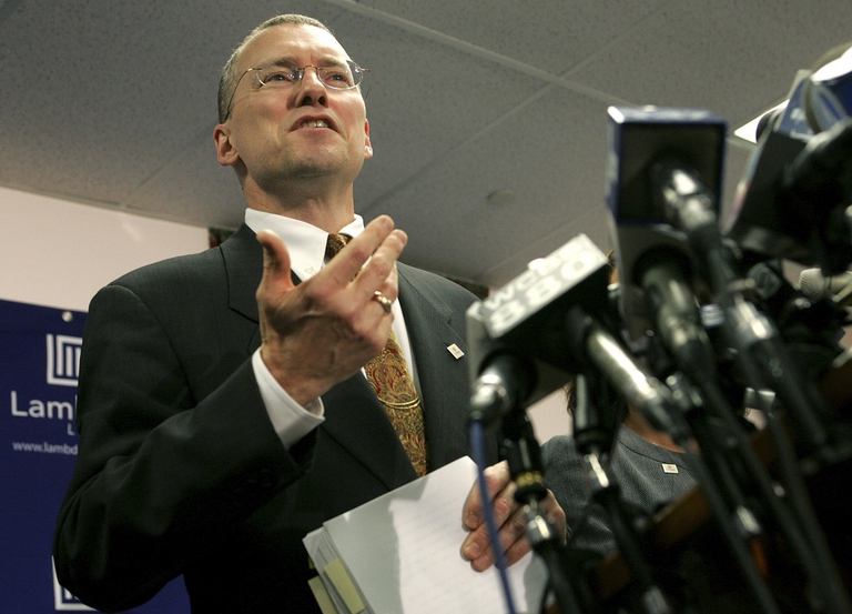 David Buckel durante una conferenza stampa