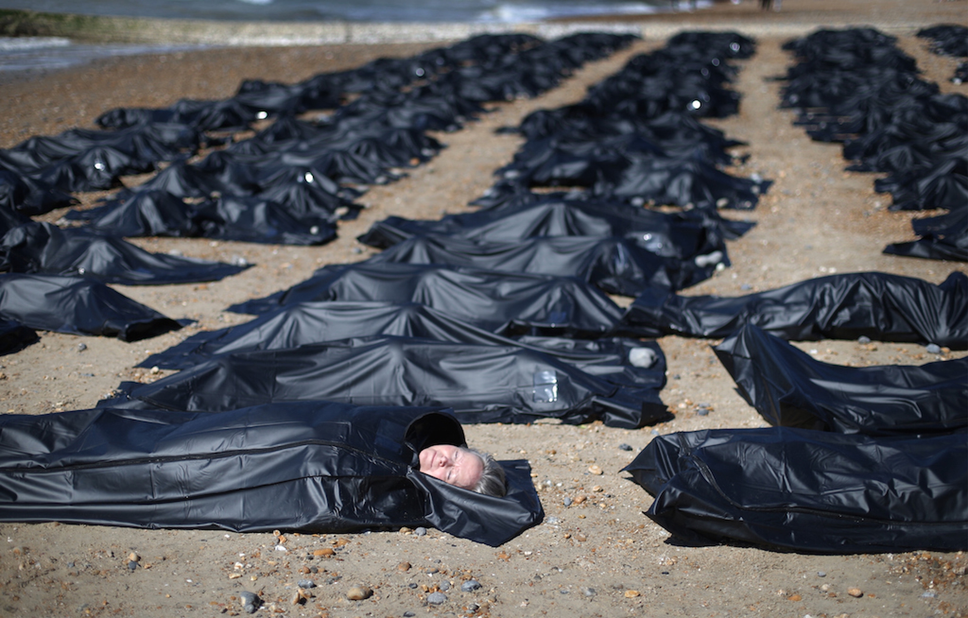 amnesty-sacchi-morti-brighton-viso