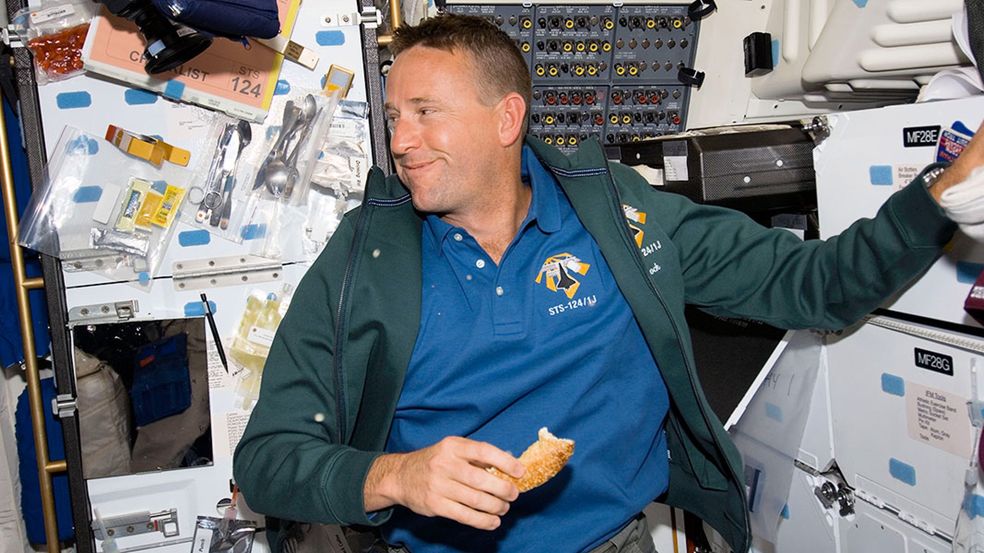 Cibo nello spazio. Dai cubetti dell'Apollo 13 ai legumi Slow Food di Samantha Cristoforetti