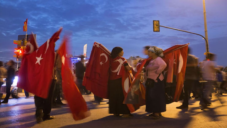 Donne turche durante le manifestazioni per il Gezi Park del 2013 © Uriel Sinai/Getty Images