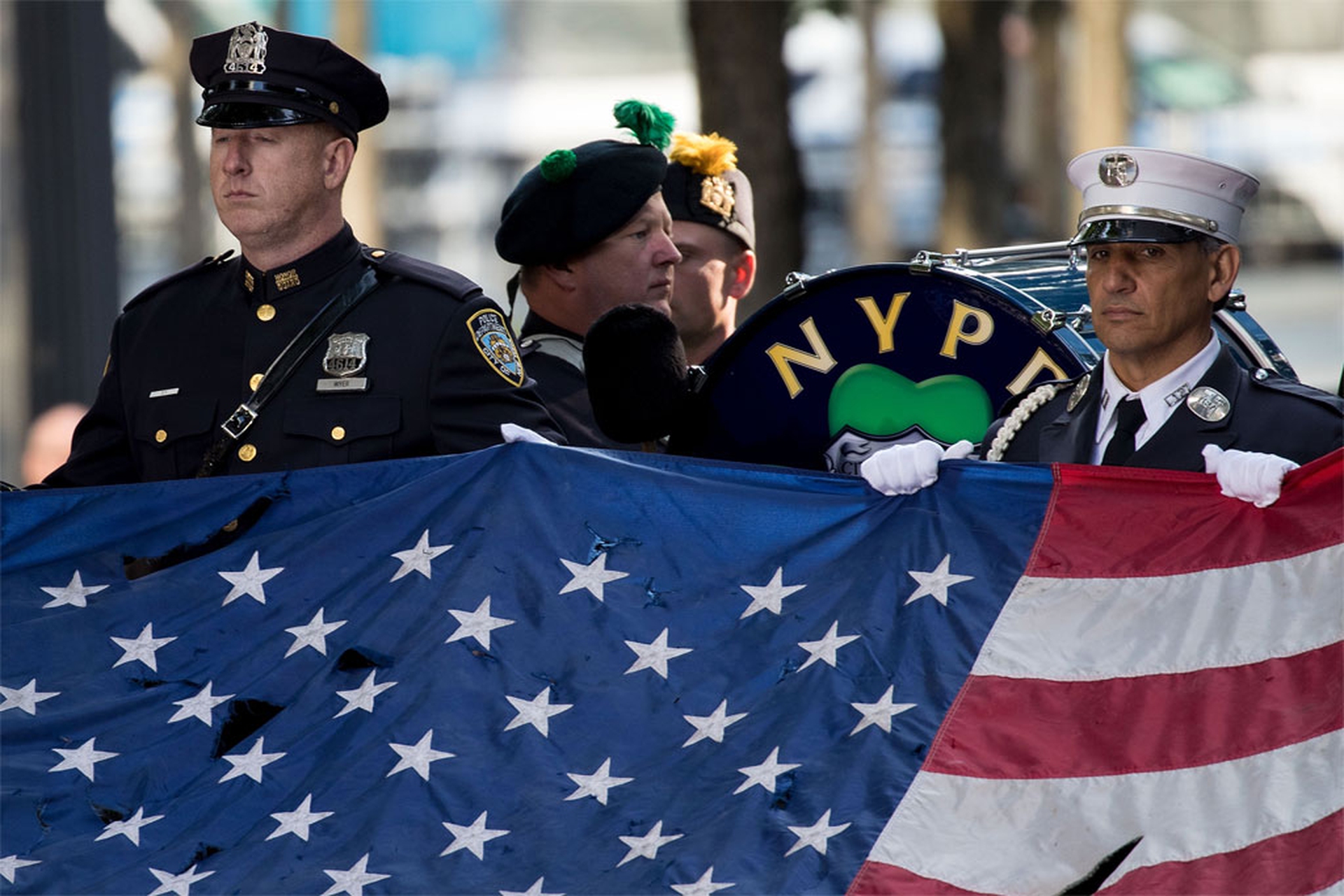 I vigili del fuoco alla cerimonia di commemorazione dell'11 settembre