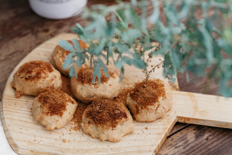 Scones ricoperti di zucchero e cannella