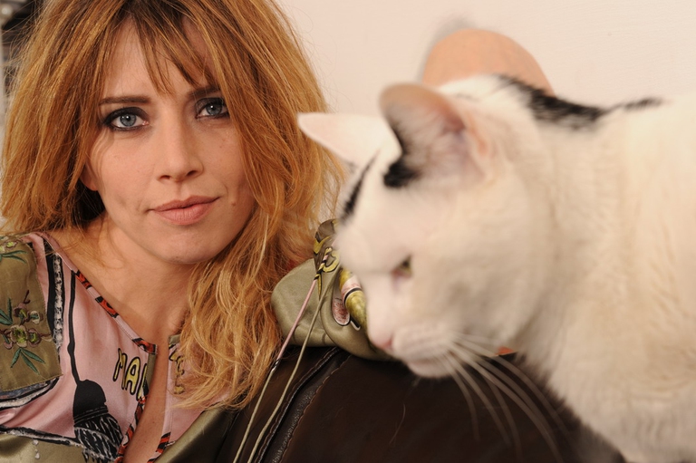 Loredana Cannata con il suo gatto