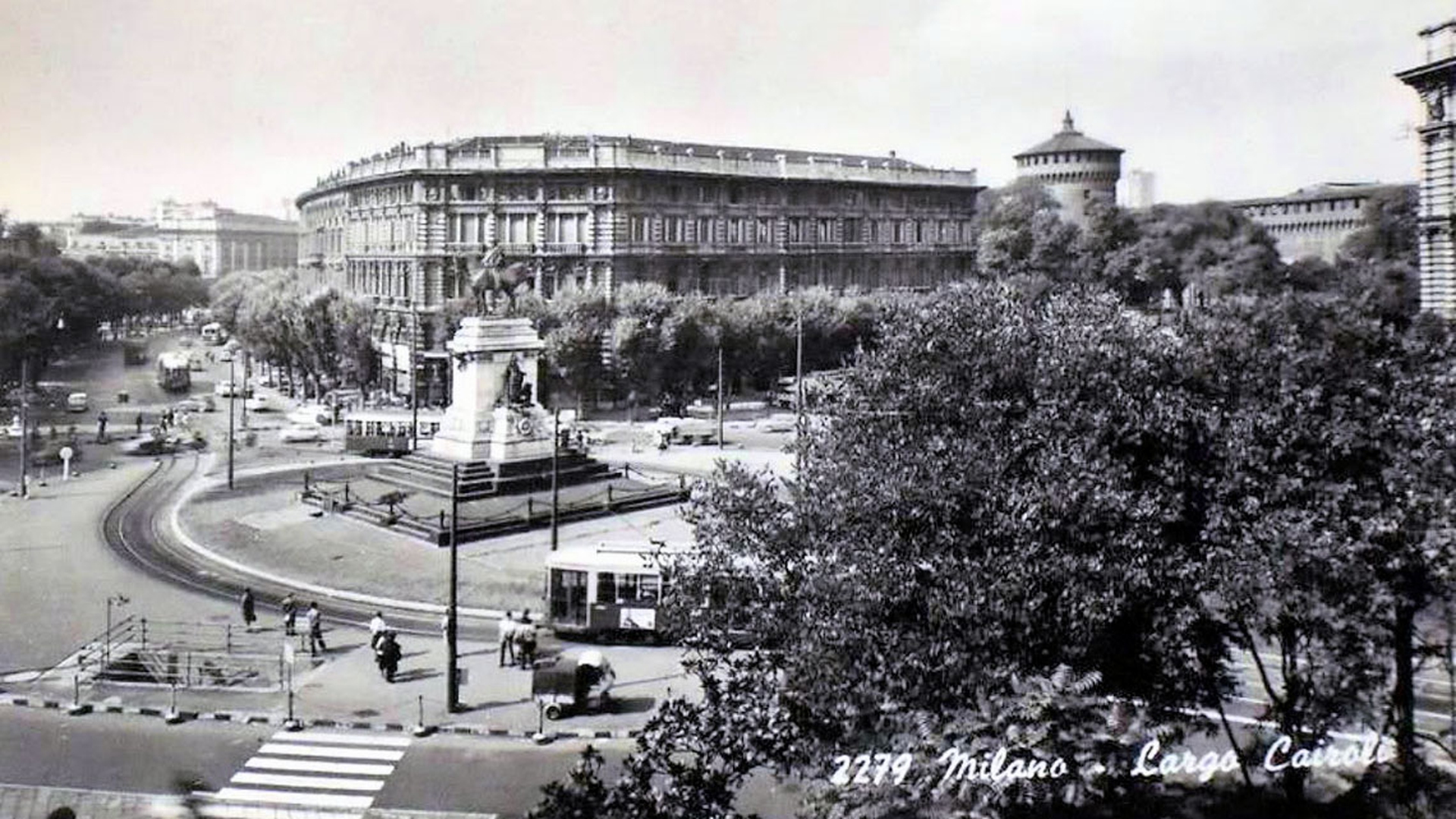Piazze di Milano con gli alberi