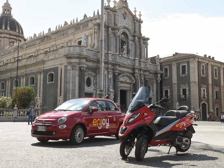 Sino ad oggi, Enjoy includeva nei servizi di car sharing anche gli scooter a tre ruote Piaggio MP3. Lo scarso successo riscosso da questi mezzi ha però indotto il gestore a sospendere quest'attività da luglio nelle città di Roma, Catania e Milano