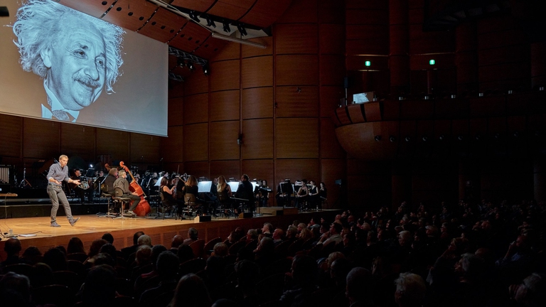 Simone Iovenitti e Ruben Jais sul palco per Musica & Scienza e il concerto Materia in fuga.