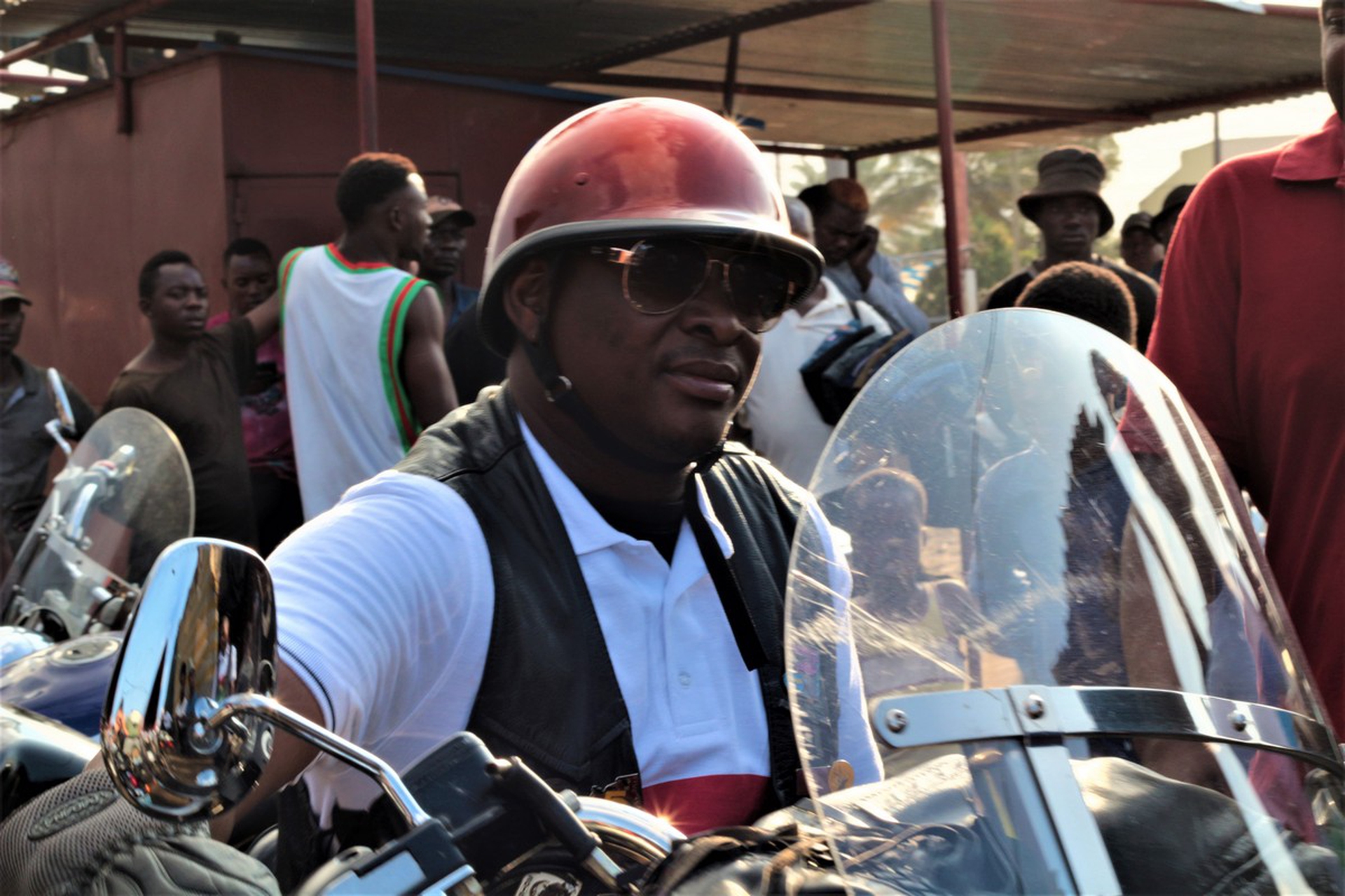 Biafra bikers. Storia di fratellanza e integrazione in sella a una moto