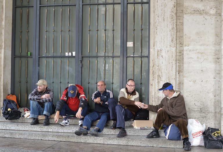 Gruppo di senzatetto in Italia