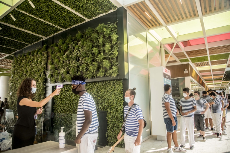 Inaugurazione supermercato persone autistiche