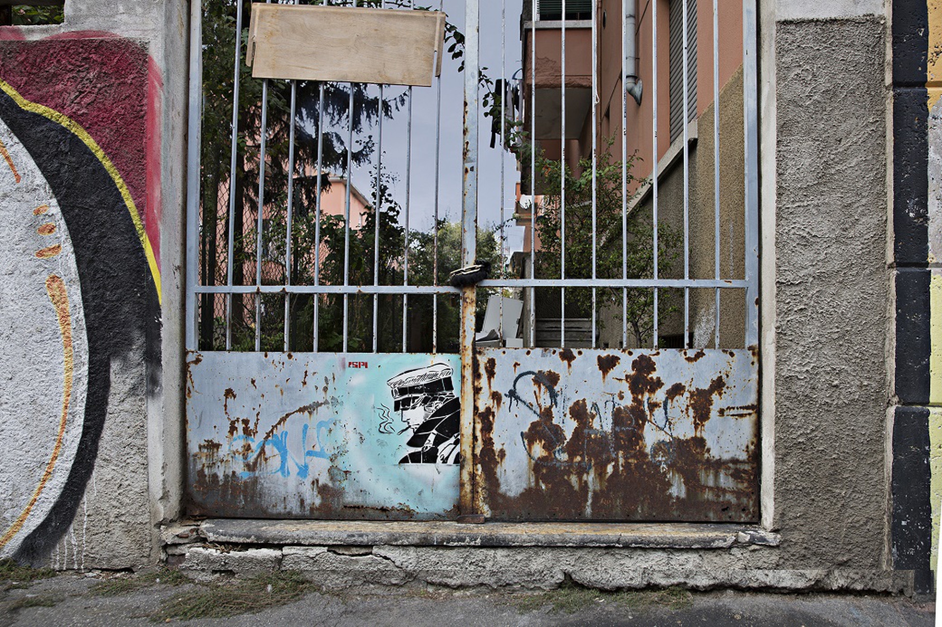 L'arte di Espi in via Manzano 9, Milano