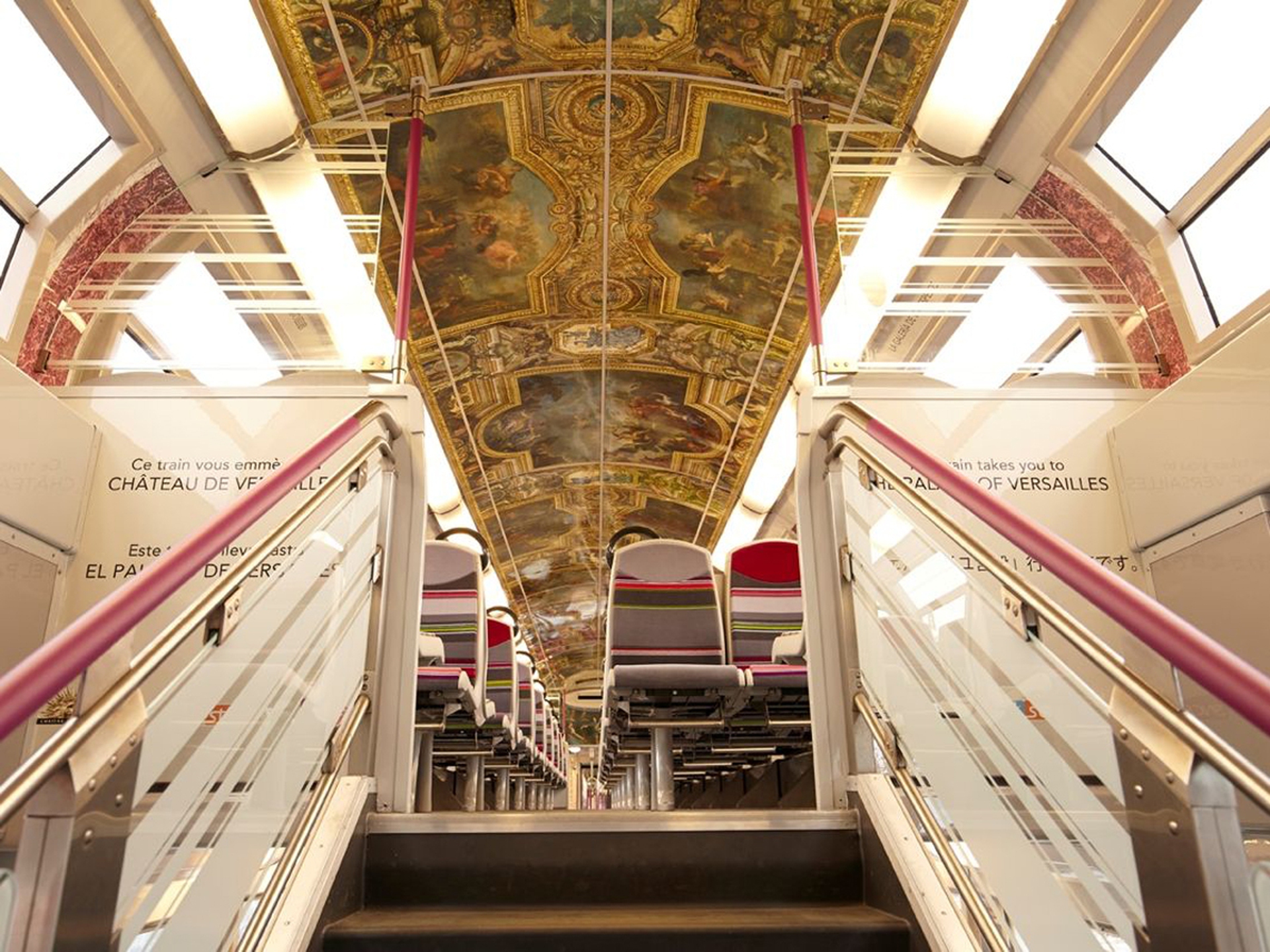 Il treno per Versailles trasformato in reggia