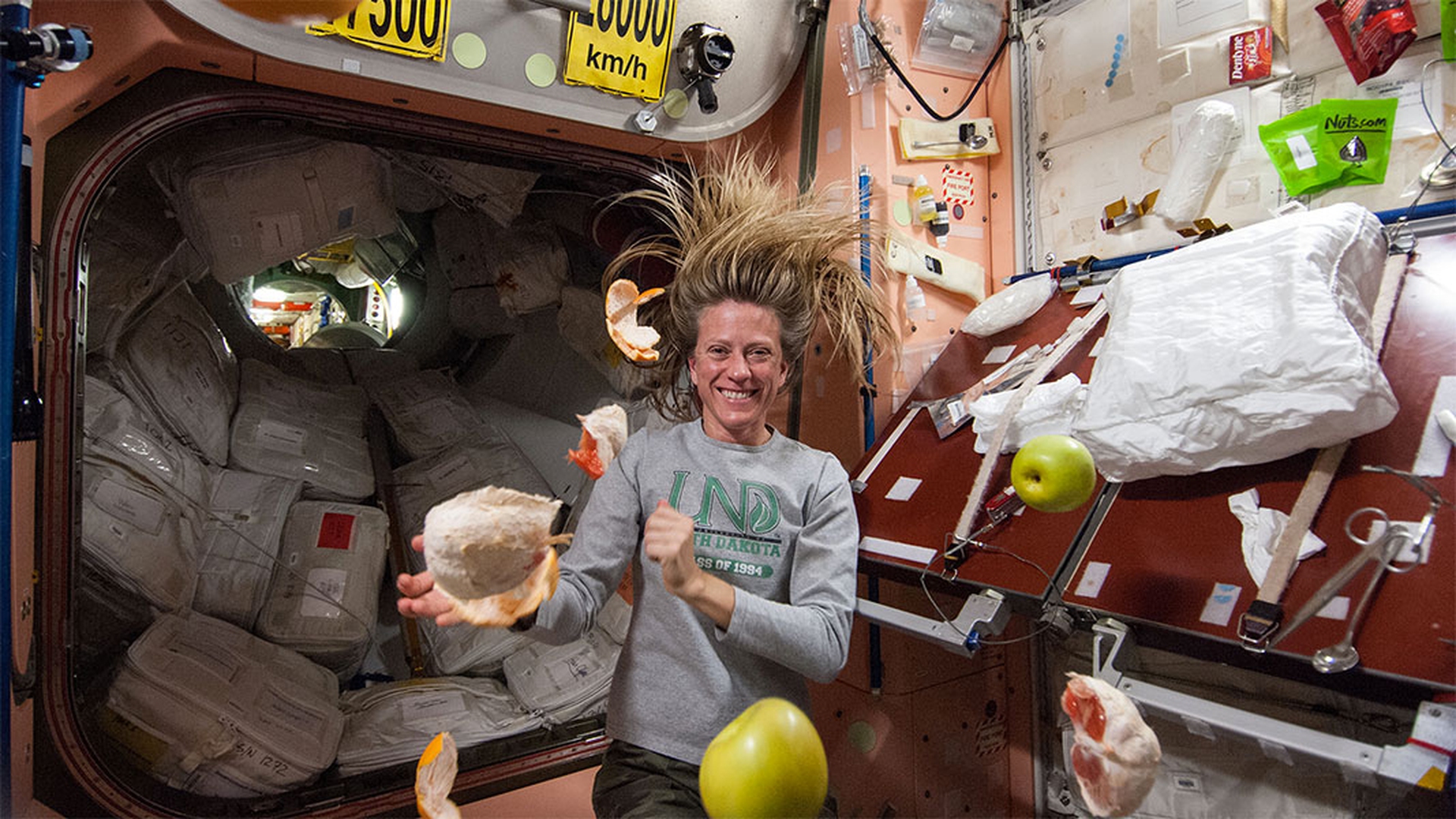 Cibo nello spazio. Dai cubetti dell'Apollo 13 ai legumi Slow Food di Samantha Cristoforetti