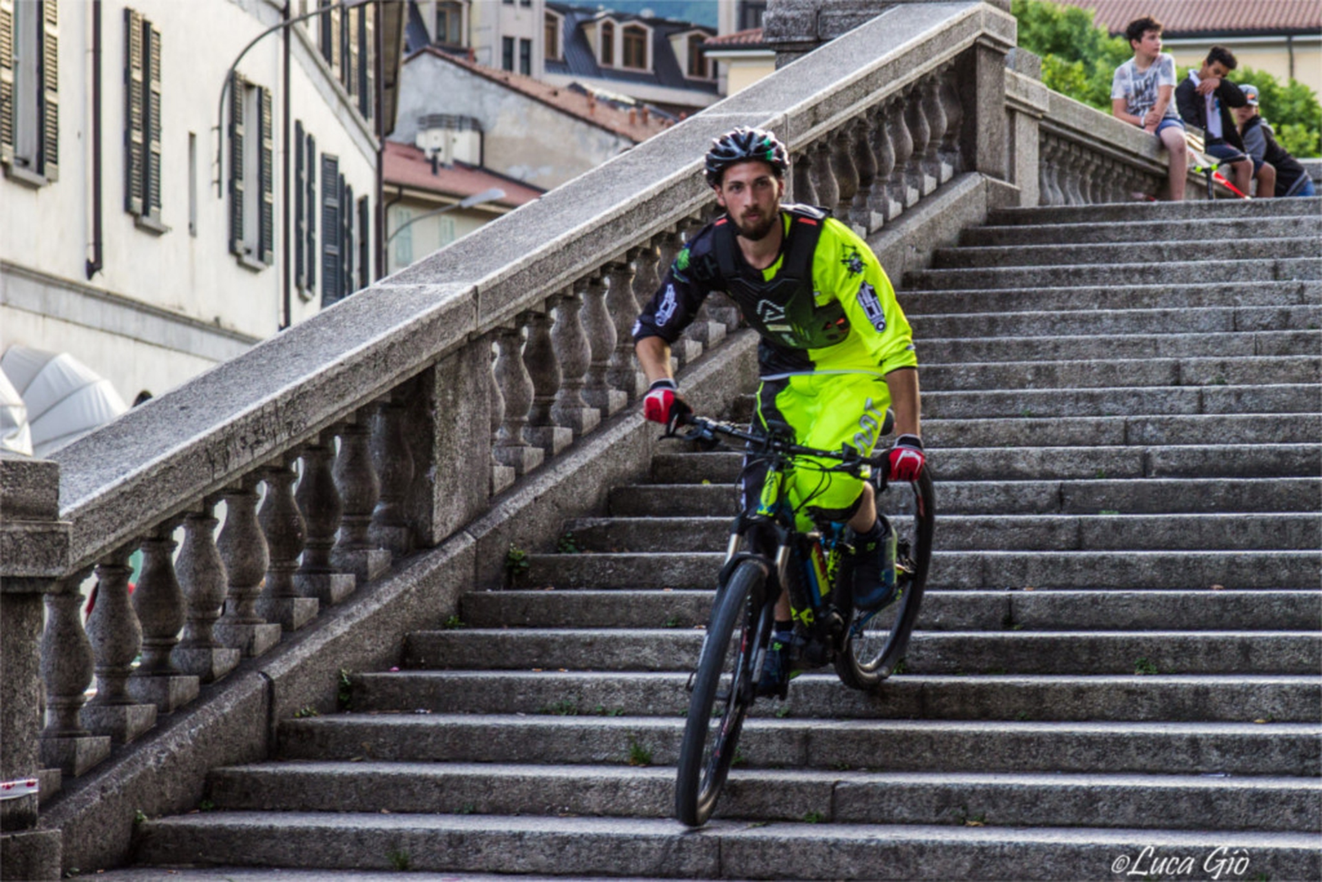 L'e-bike scende sulle scale