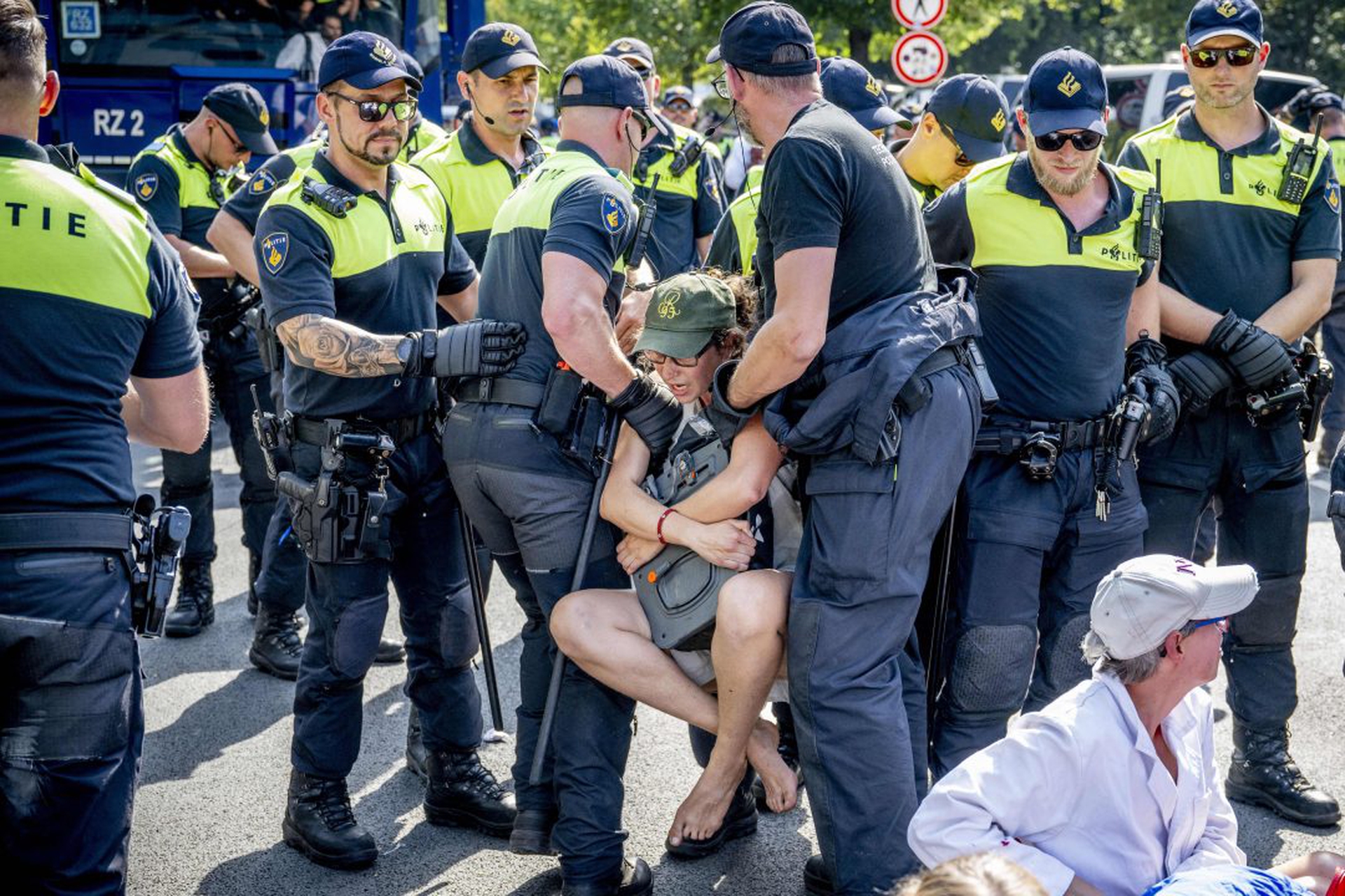 NETHERLANDS-CLIMATE-ENVIRONMENT-ECONOMY-DEMO