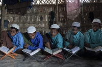 Il Bangladesh nega il diritto allo studio ai giovani rifugiati rohingya