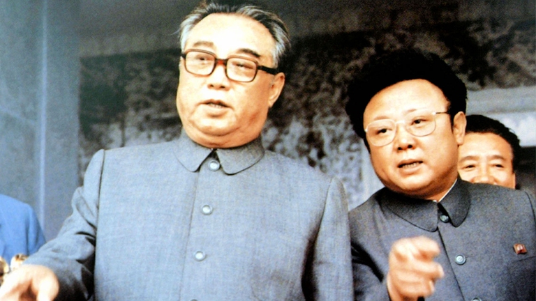 Kim Il Sung nomina formalmente successore il figlio nel 1974. A Kim Jong Il vengono dati posti di rilievo nei comitati politici, nella Commissione militare e nella segreteria del Partito comunista. Assume il titolo di "Caro leader" e il governo comincia a costruire intorno a lui un culto della personalità ricalcato sull'esempio di quello paterno, il "Grande leader".