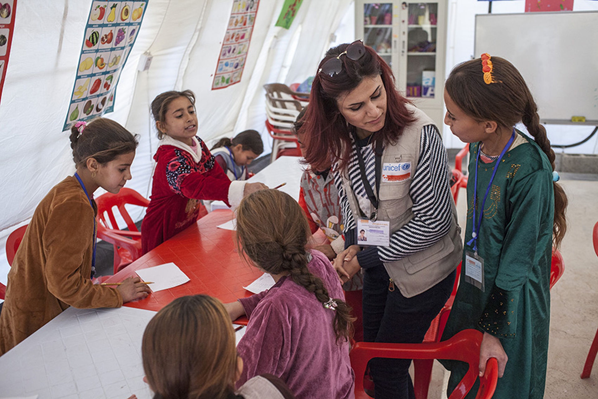 Un gruppo di ragazzi rifugiati e profughi in Iraq