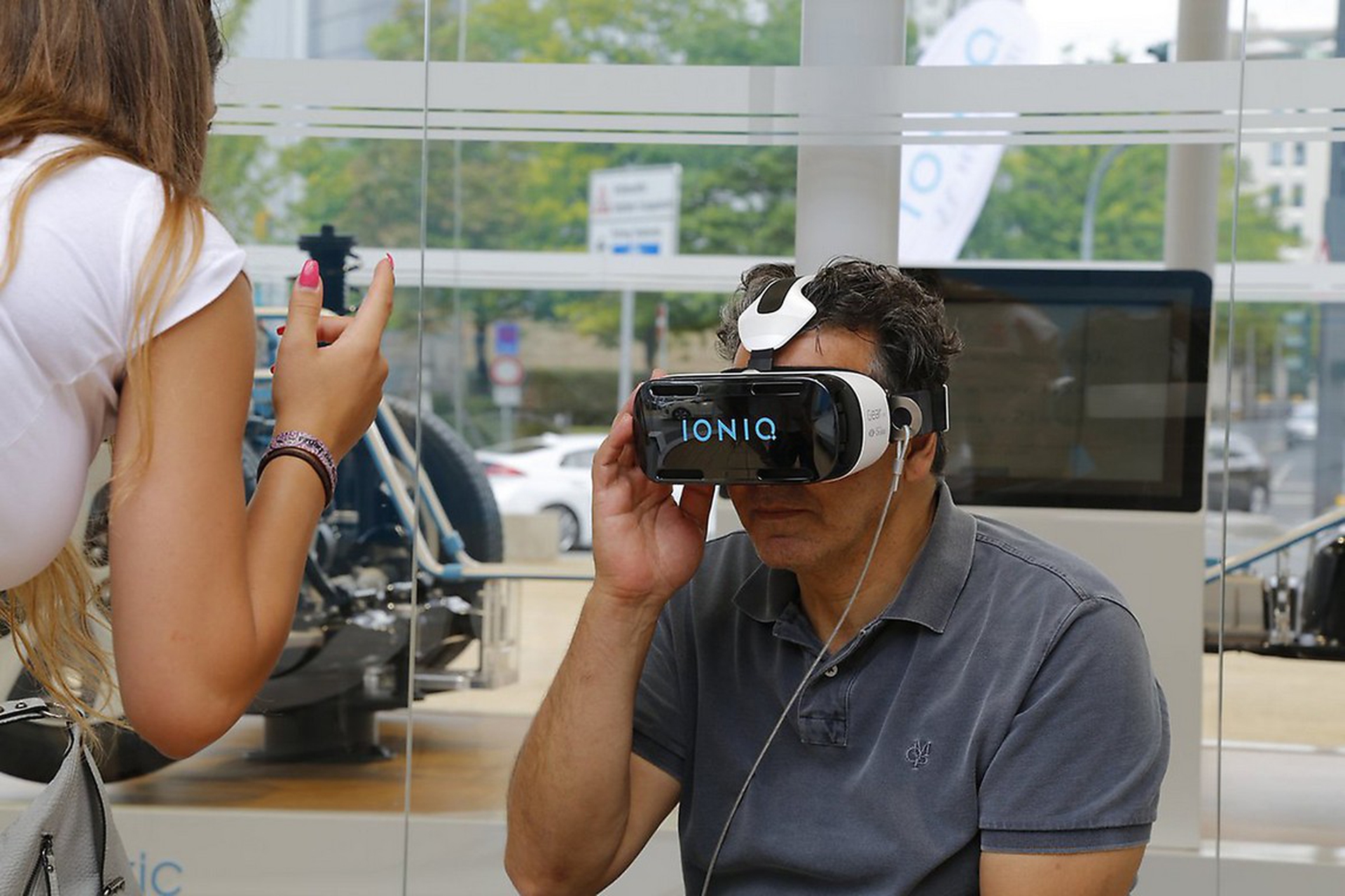 Al via i test drive della nuova Hyundai Ioniq in versione ibrida ed elettrica