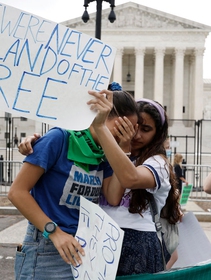 Negli Stati Uniti l’aborto non è più un diritto federale. Cancellata la sentenza Roe v Wade