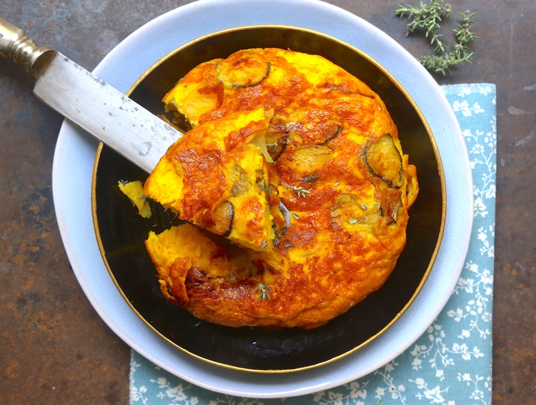 La ricetta della frittata alta con verdure, zafferano e olio essenziale di timo LifeGate