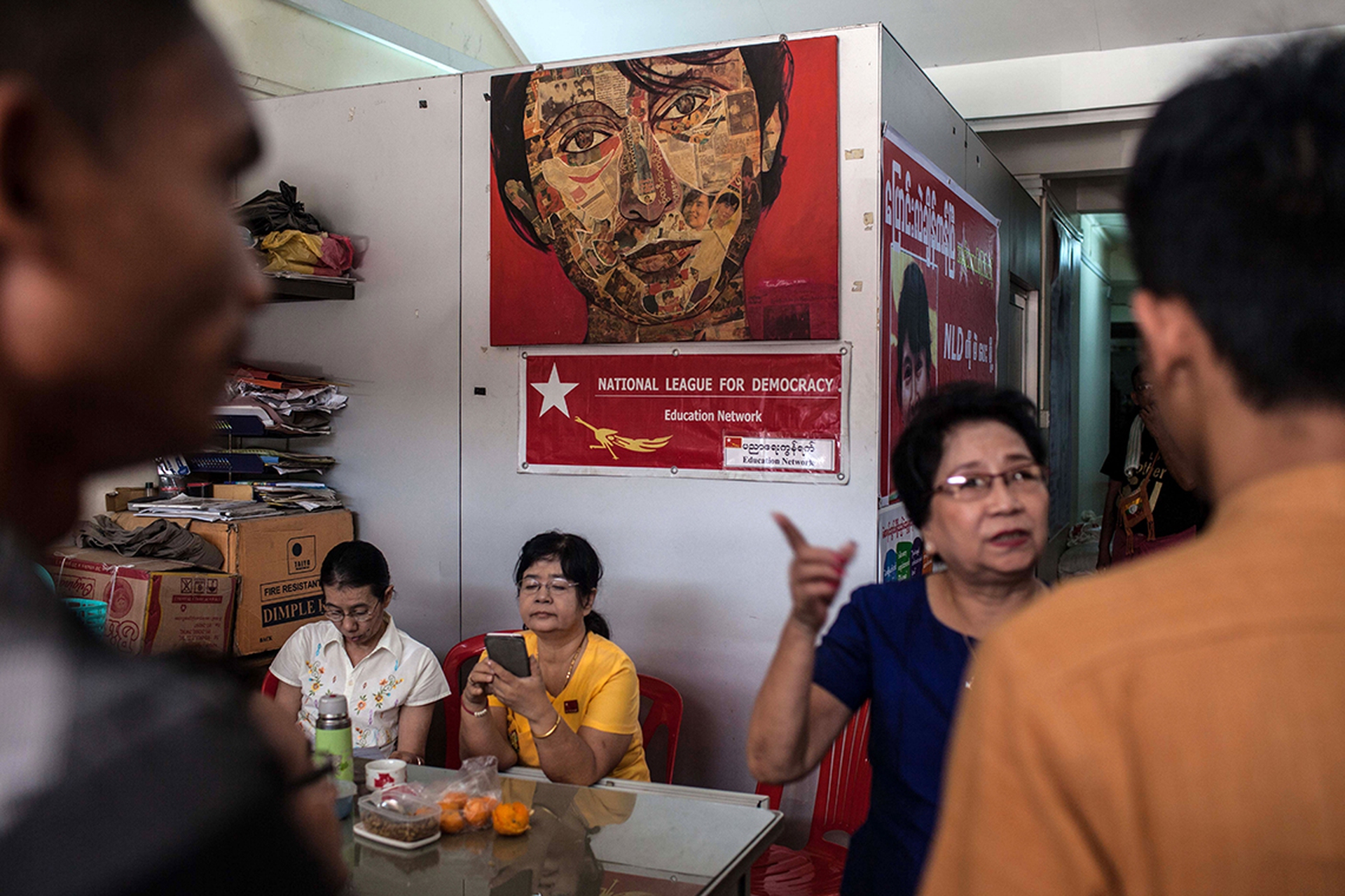 2015 Myanmar elections. Aung San Suu Kyi's party wins absolute majority