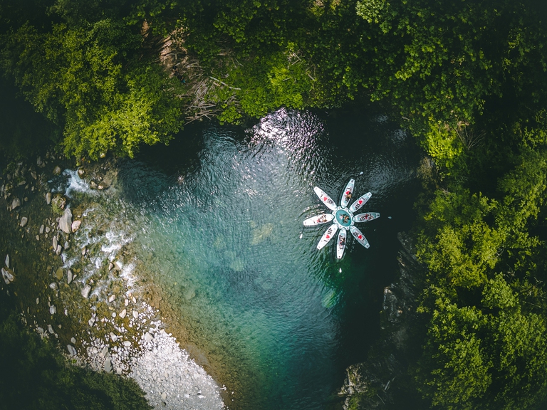 Yoga sul torrente in Garfagnana © Visittuscany.com