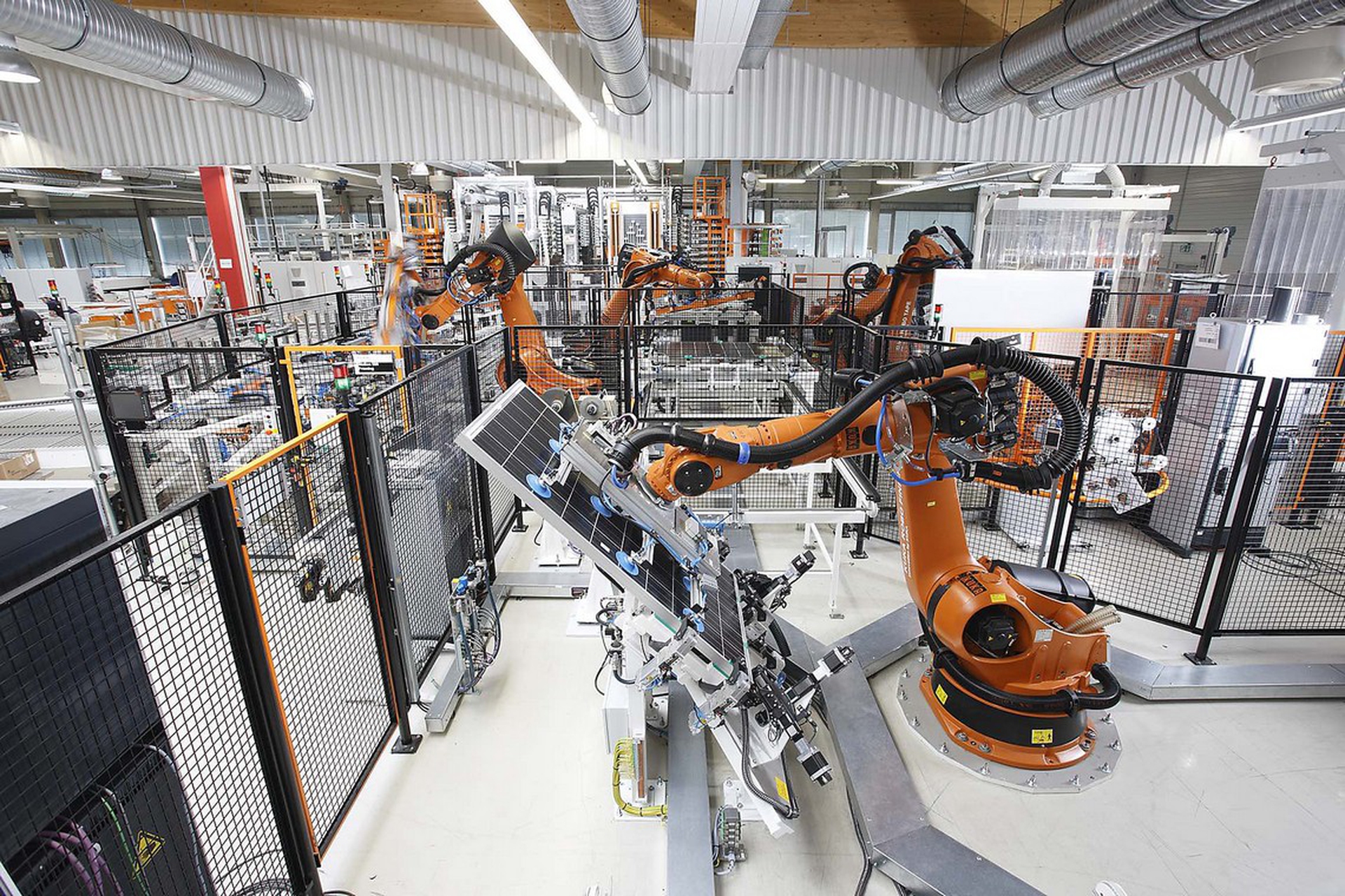 L’industria 4.0 ridurrà i prezzi delle auto elettriche. I robot, però, ci ruberanno il lavoro