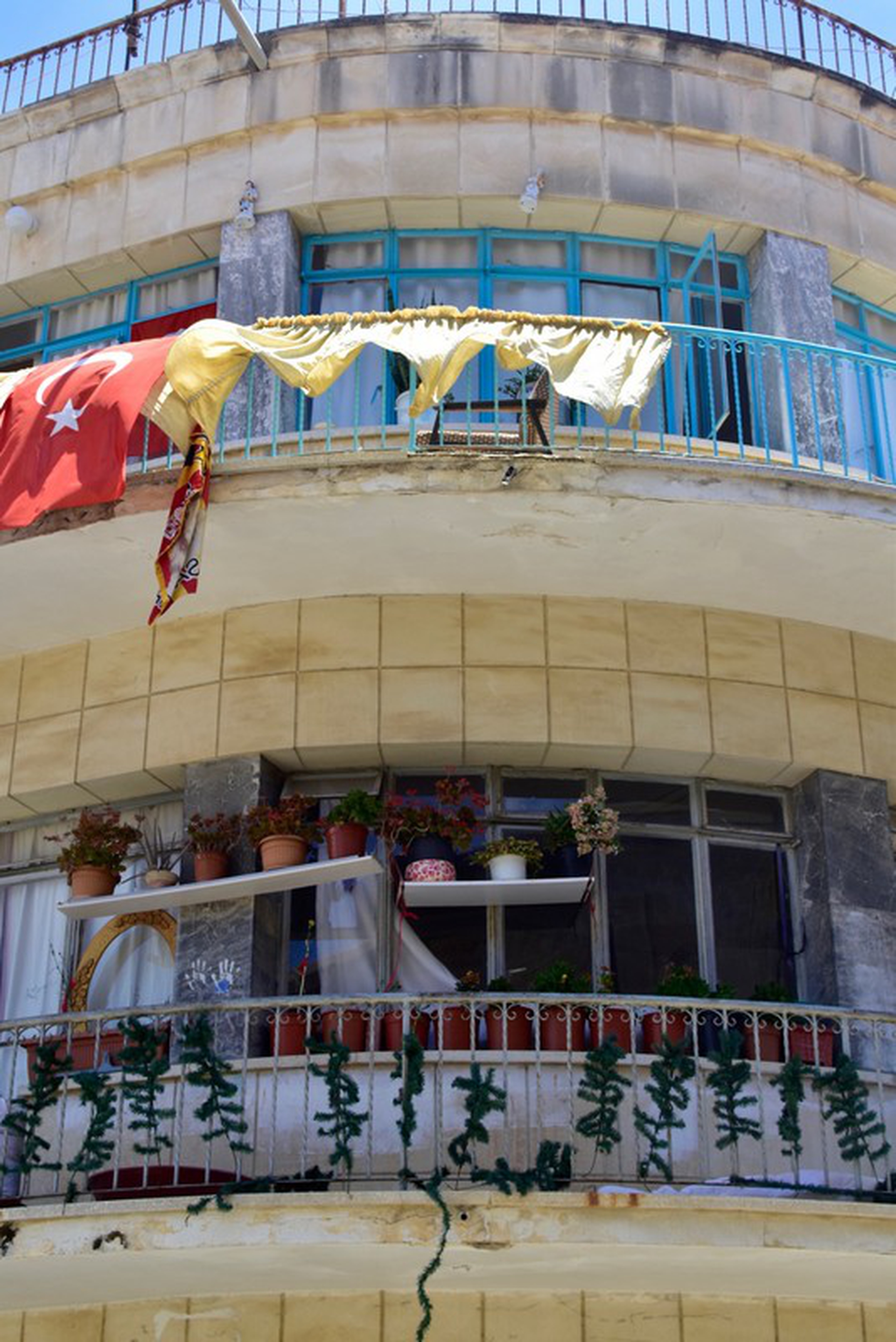 La bandiera turca e quella della squadra di Istanbul