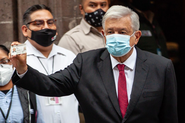 Il presidente del Messico Andrés Manuel López Obrador al voto