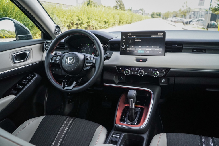 Honda, auto ibrida, test drive