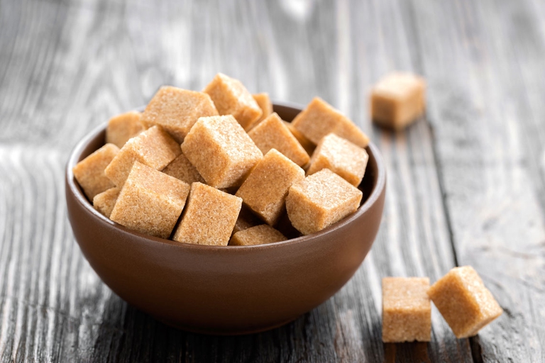 tra i vari tipi di zucchero c'è lo zucchero di canna raffinato