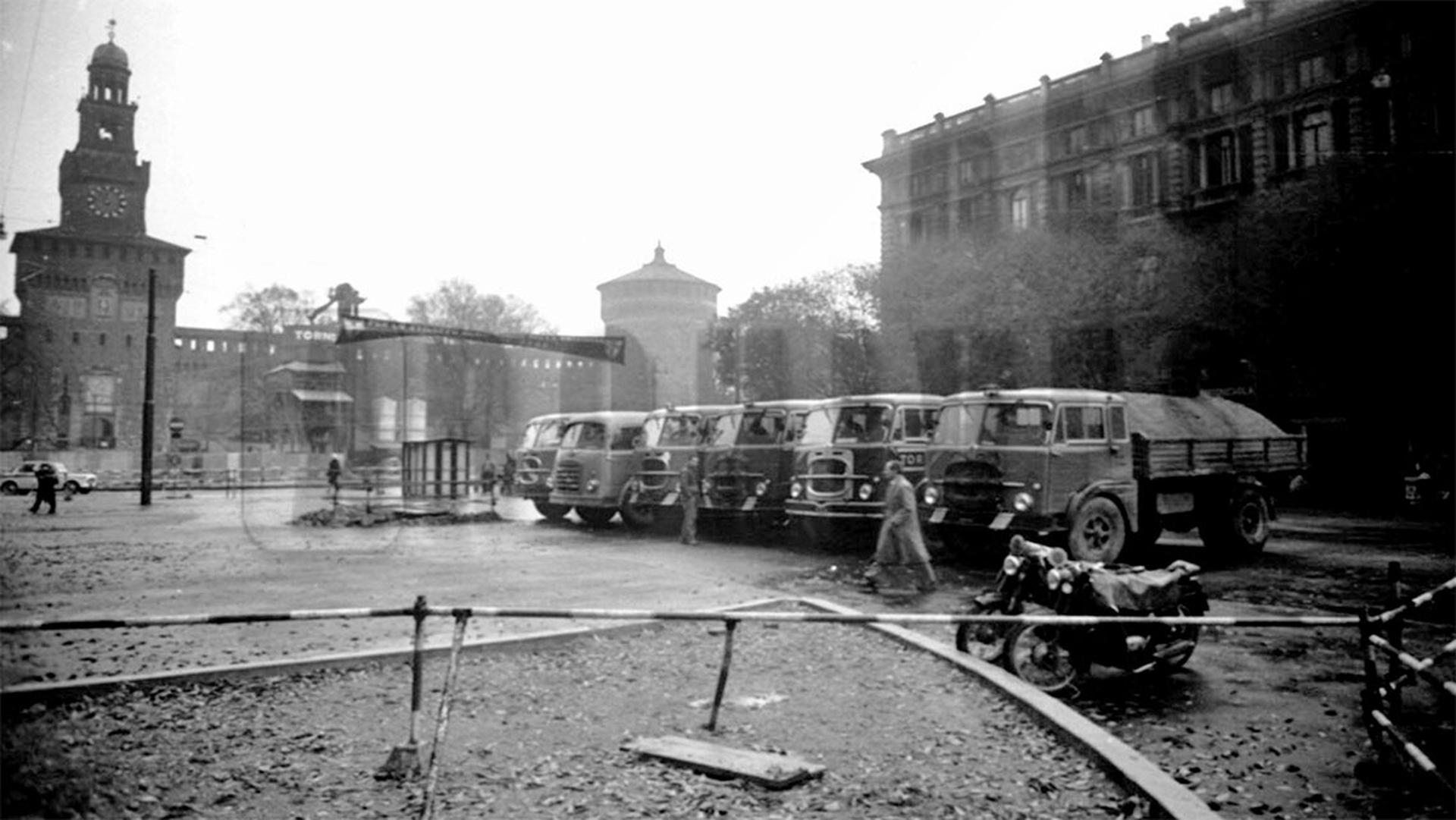 Piazze di Milano con gli alberi