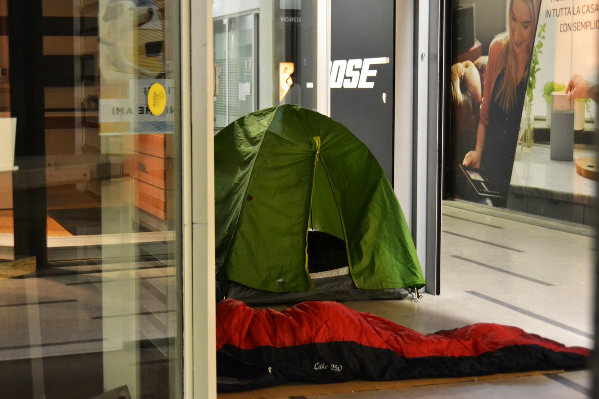 Il lockdown in Italia visto dagli occhi dei senza dimora e di chi li aiuta