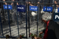 Turchia, la polizia irrompe nelle sedi di due emittenti critiche con Erdogan